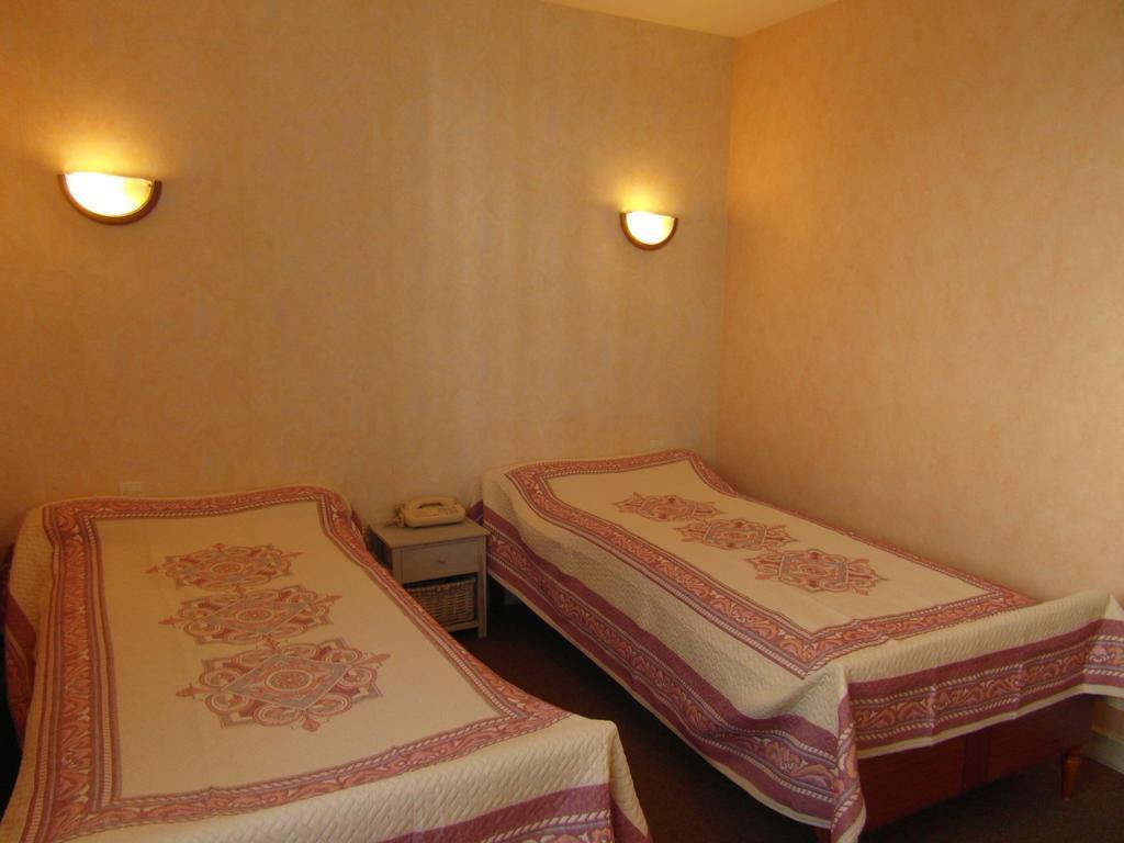 Hotel Restaurant Le Perigord Maurs Szoba fotó