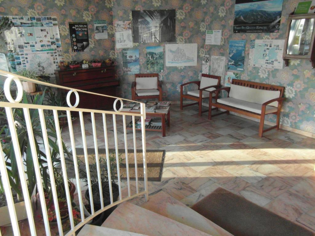 Hotel Restaurant Le Perigord Maurs Kültér fotó