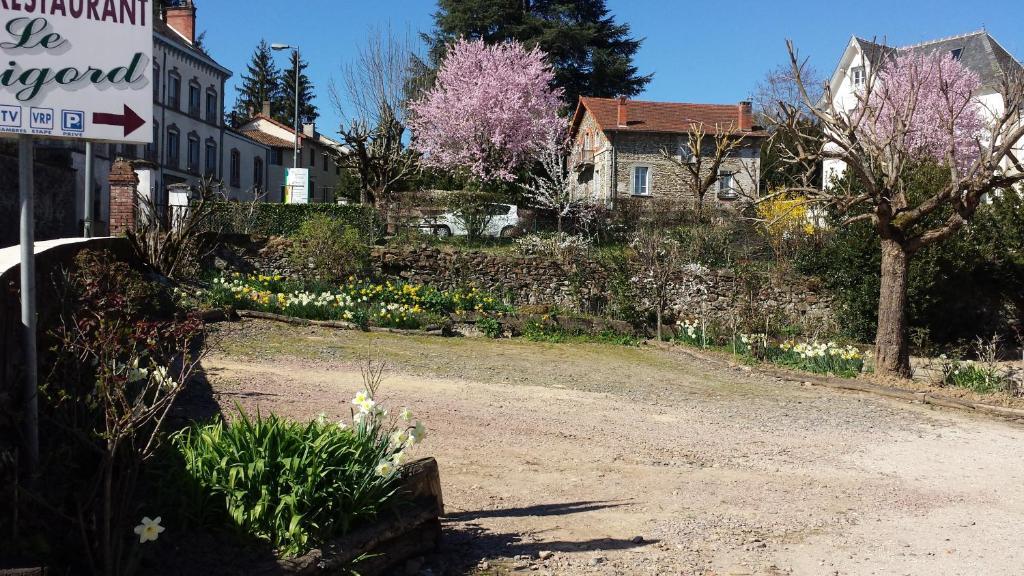 Hotel Restaurant Le Perigord Maurs Kültér fotó